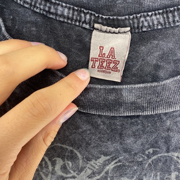 Short sleeve 2000s woman’s tee - Picture 2 of 3